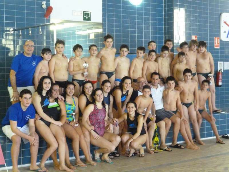 El CN Ardoi IK despide el año con el torneo de waterpolo infantil y mixto